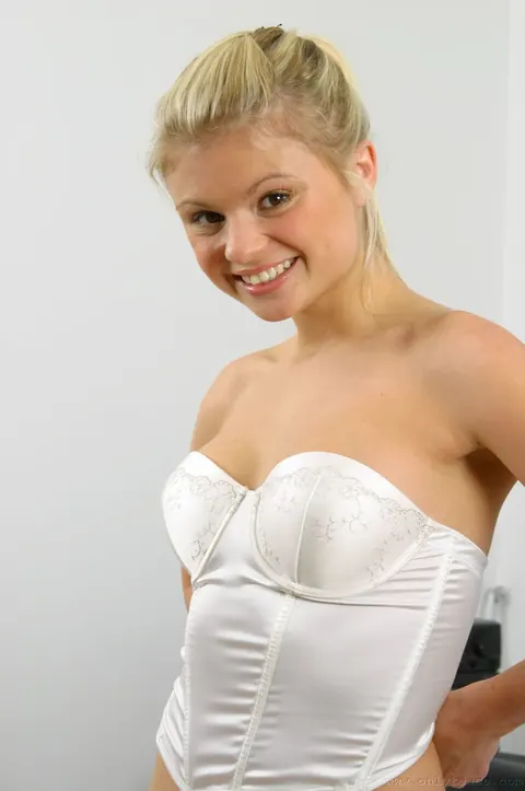 Short-Haired Blonde Strips Out of Her Nurse Uniform to Lingerie – photo 17 of 21