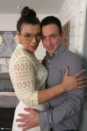 Vianne – Hairy Mature Blonde in Pantyhose and Glasses Takes Cock