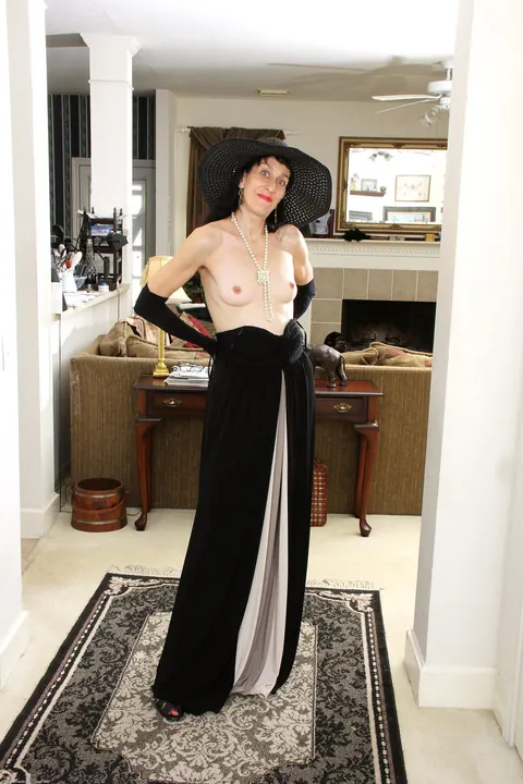 Penny Jones: Slim Mature Brunette Spreads Her Legs in Heels – photo 5 of 21