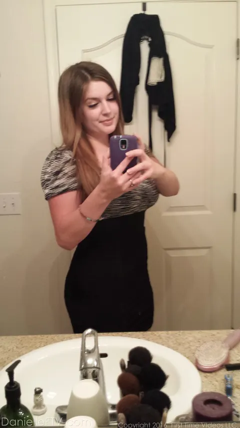 Danielle Delaunay: Blonde Amateur with Big Natural Tits Snaps Selfies – photo 7 of 15