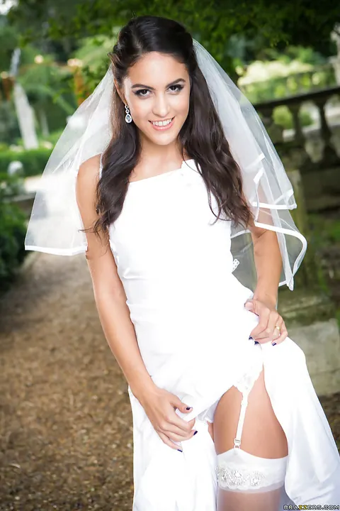 Carolina Abril: Latina Bride Undresses Out of Her Wedding Dress Outdoors – photo 3 of 16