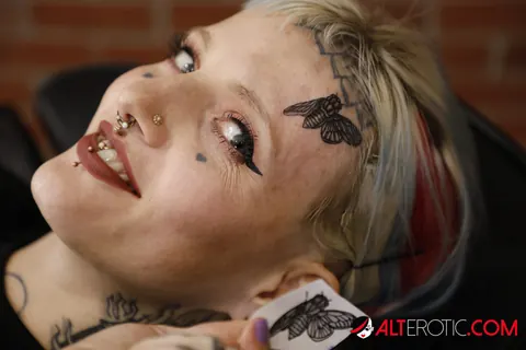 River Dawn: Platinum Blonde with Face Tattoo Sucks Cock and Gets Fucked – photo 4 of 16