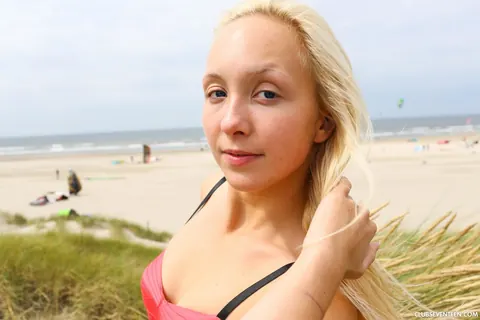 Blonde Pulls Her Dress Up and Spreads on the Beach – photo 3 of 21
