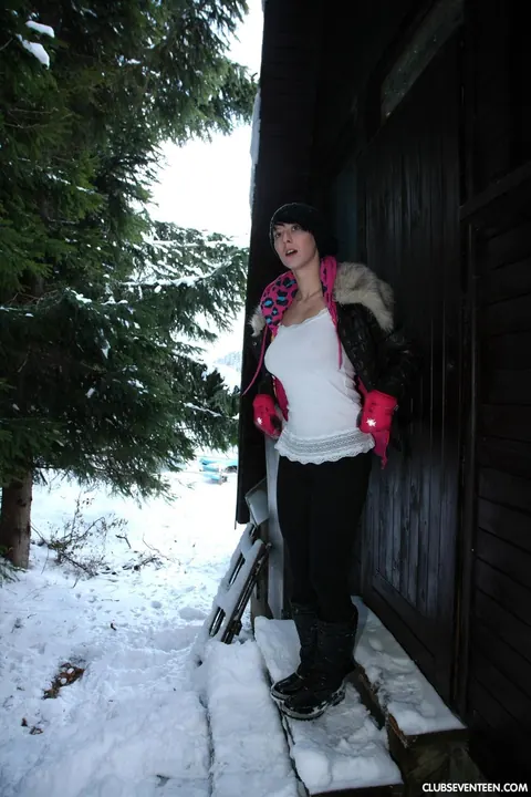 European Woman Strips Off Her Boots and Fingers Her Pussy Outdoors – photo 5 of 21