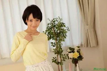 Petite Japanese Babe Has Sex to Cumshot in the Bedroom