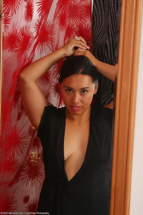 Curvy Ebony MILF in Heels Undresses in Front of a Mirror – photo 2 of 21