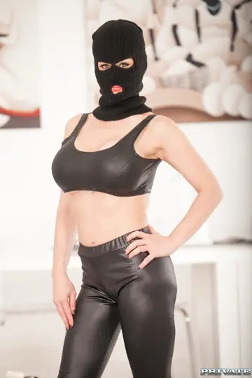 Cathy Heaven – Brunette in Leather Yoga Pants Takes Anal and Gets Fisted
