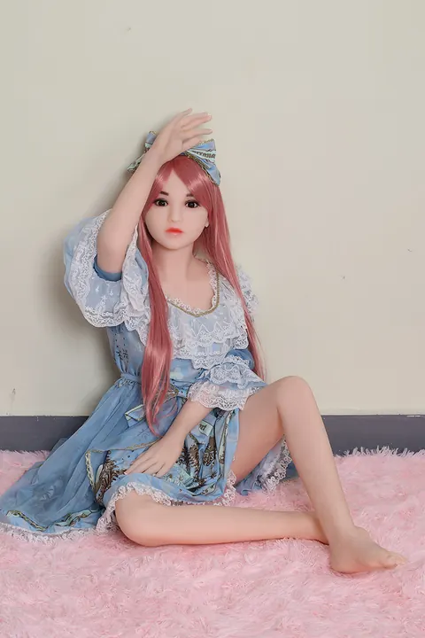Woman Lets Her Dress Fall and Poses Nude – photo 15 of 21