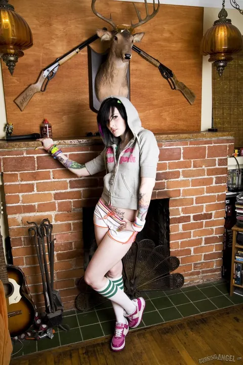 Melodie Gore: Tattooed Fetish Babe Strips and Spreads Her Shaved Pussy – photo 1 of 17
