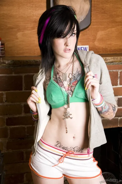 Melodie Gore: Tattooed Fetish Babe Strips and Spreads Her Shaved Pussy – photo 4 of 17