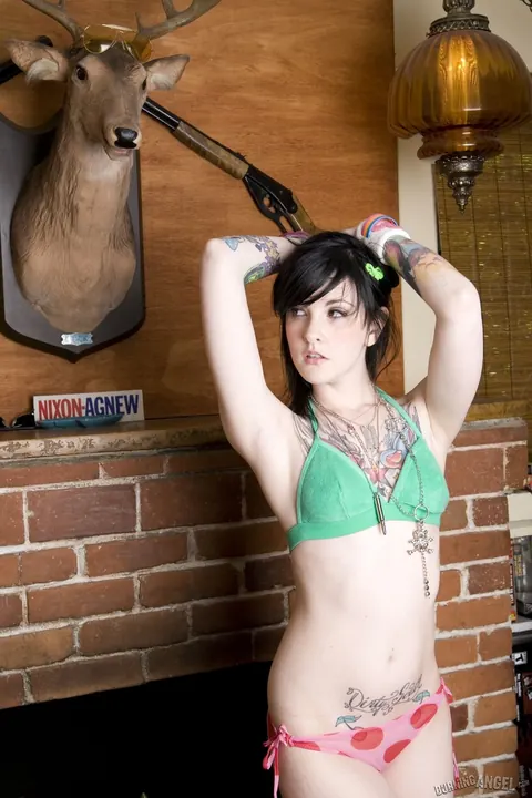 Melodie Gore: Tattooed Fetish Babe Strips and Spreads Her Shaved Pussy – photo 7 of 17