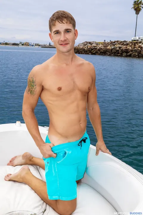 Two Men Fuck Bareback on a Yacht – photo 4 of 20