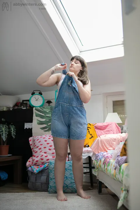 PAWG Poses in Jeans and Panties Showing Her Big Ass – photo 15 of 20