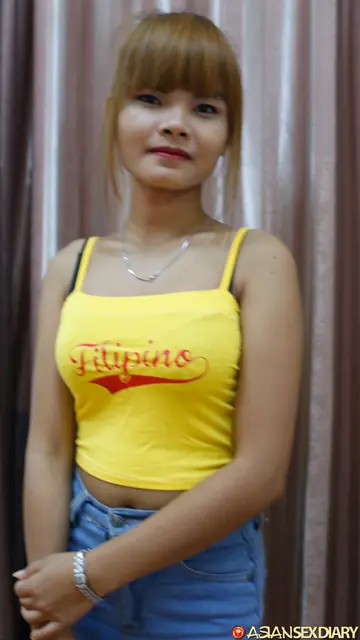 Petite Asian Woman Kisses Her Man and Gets Creampied