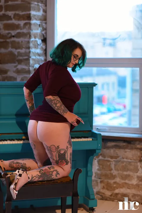 Galda Lou: BBW with Big Tits Strips Out of Her Dress and Glasses – photo 5 of 21