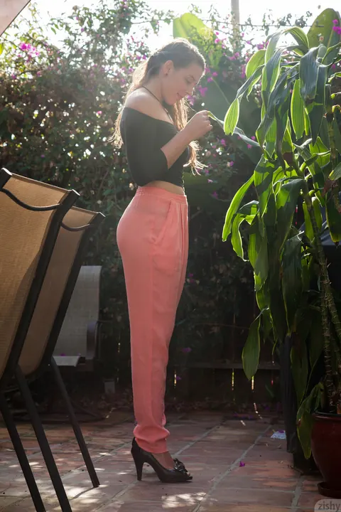 Dharma Webb: PAWG Flashes Her Ass and Strips Naked Outdoors – photo 2 of 11