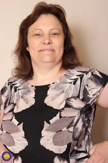 Mature British BBW Peels Off Her Lingerie to Show Her Big Tits and Ass
