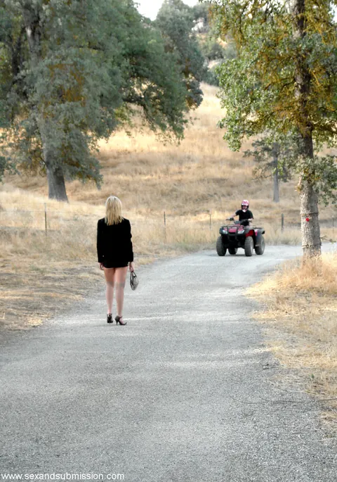 Kelly Wells: Blonde MILF in Heels Gets Bound and Fucked Outdoors by the Car – photo 10 of 20