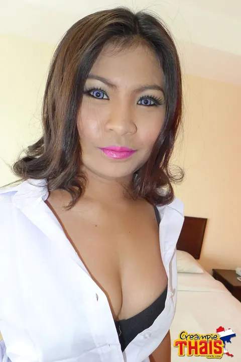 Curly Thai Babe Strips Out of Her Panties and Heels in a Hotel – photo 5 of 20