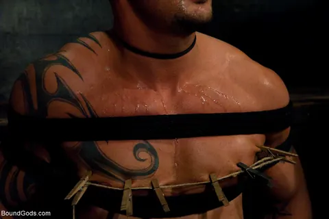 Two Naked Men Engage in Bondage Play – photo 9 of 21