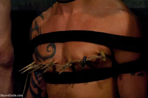 Two Naked Men Engage in Bondage Play – photo 11 of 21