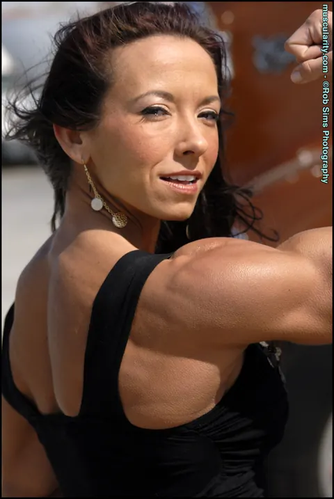 Patricia Beckman: Latina Bodybuilder Strips Out of Her Dress and Bikini by the Pool – photo 14 of 15