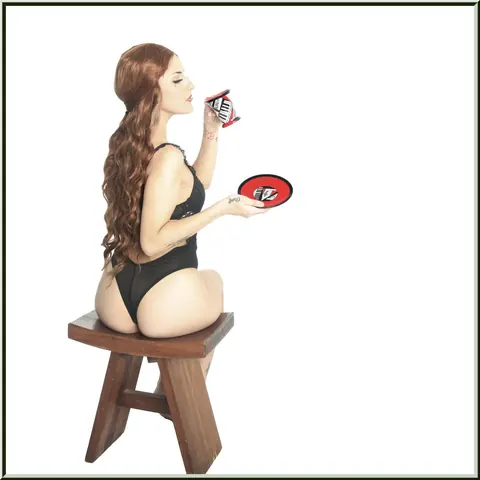 Woman Poses Nude at a Playful Photoshoot – photo 6 of 21