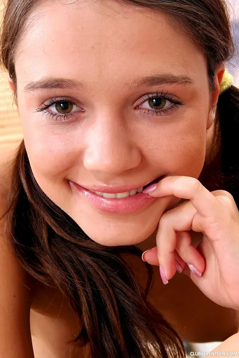 Veronika Lindnerova: Brunette Fingers and Uses a Dildo on Her Pussy – photo 5 of 21
