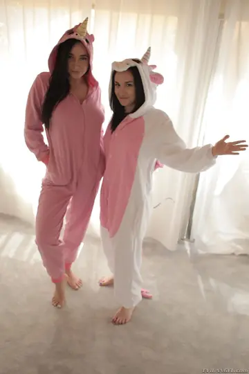 Karlee Grey – Thick Brunette Undresses and Spreads with Lesbian Partner