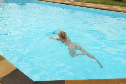 Naomi Nevena: European Blonde Spreads Her Shaved Pussy Poolside – photo 21 of 21