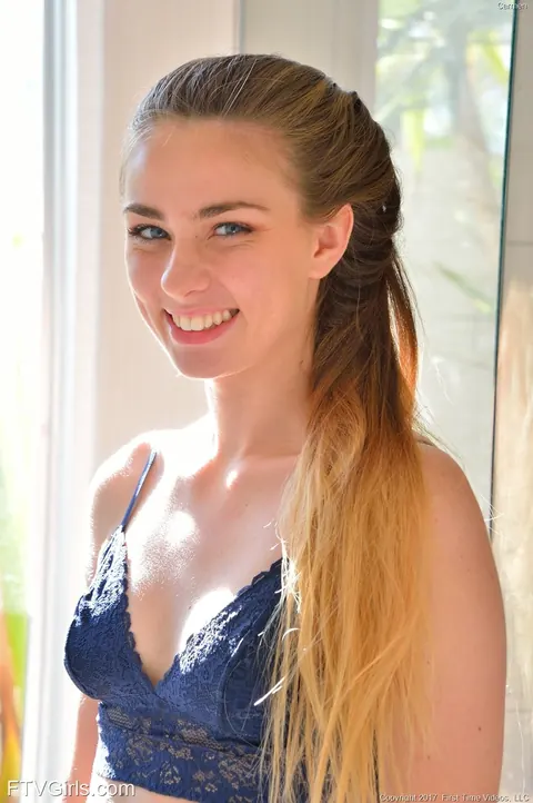Carmen Spears: Tall Brunette in a Dress Masturbates and Fingers Herself Outdoors – photo 10 of 20