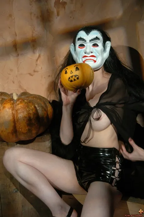 Brunette in Latex Shorts Shows Her Natural Tits for Halloween – photo 4 of 16