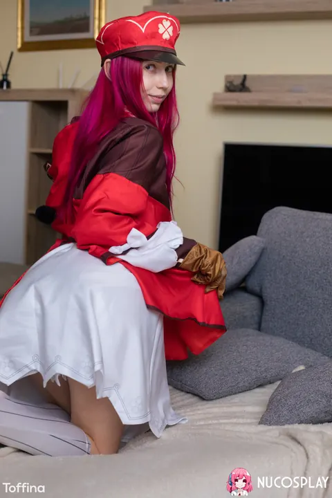 Woman in Cosplay Spreads Her Shaved Pussy and Uses a Dildo – photo 1 of 15