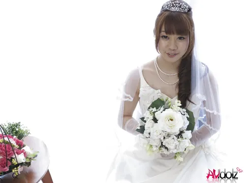 Japanese Bride Undresses and Takes a Creampie – photo 2 of 21