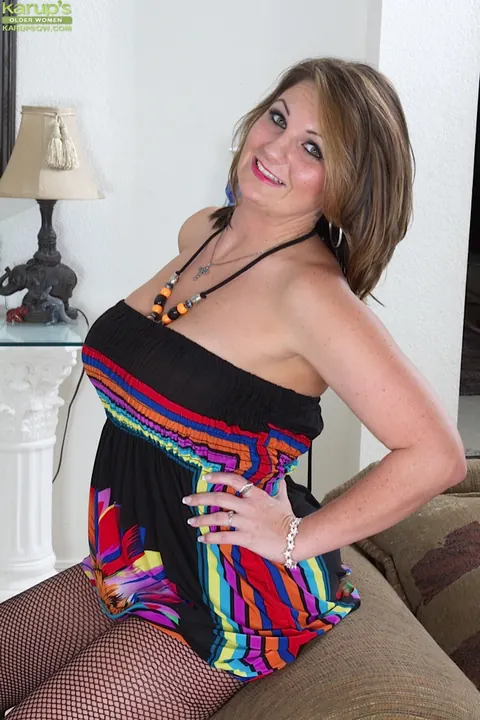 Cherrie Dixon: Curvy MILF Lifts Her Skirt and Pulls Pantyhose Aside to Spread Her Pussy – photo 2 of 16