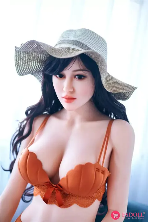 Brunette Poses Nude in a Hat and Shows Her Big Tits and Round Ass – photo 4 of 17
