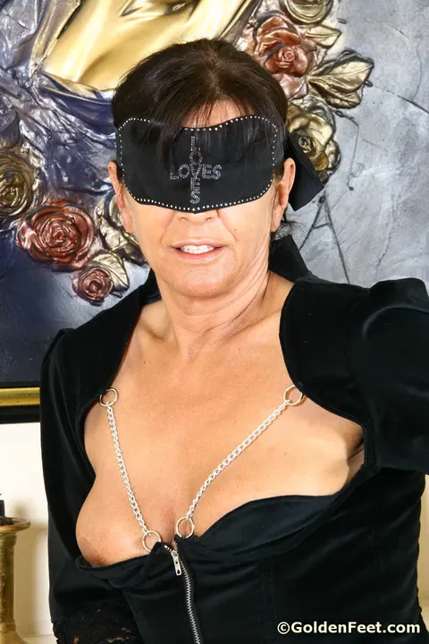 Lady Sarah: Blindfolded Thick Mature Brunette in Stockings Gets Doggy-Style Anal – photo 1 of 16