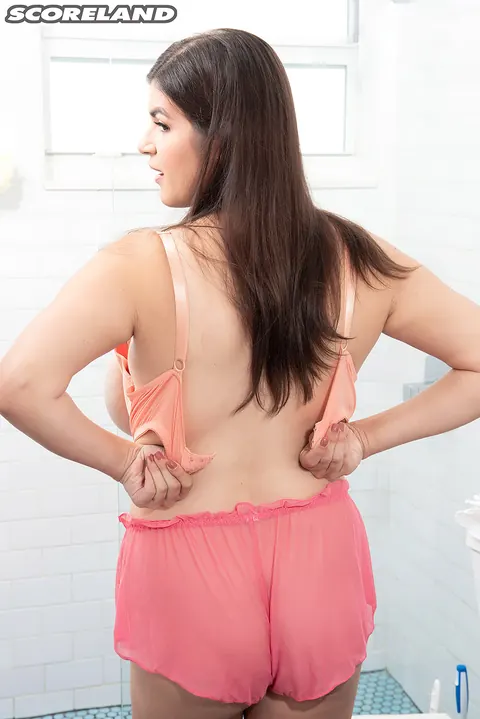 Jenni Noble: Brunette BBW with Big Natural Tits Undresses in the Bathroom – photo 11 of 16