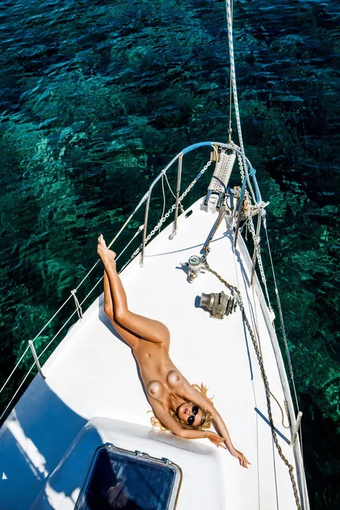 Victoria Paschold: Blonde in a Bikini Bares Her Natural Tits Outdoors – photo 4 of 16