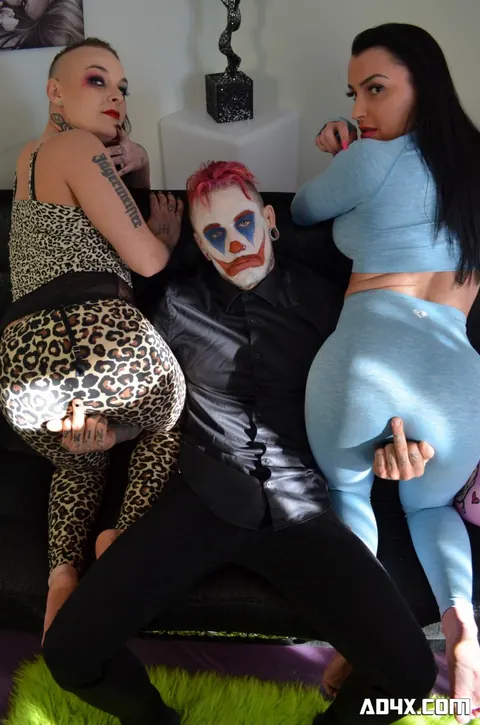 Tattooed PAWG in Panties Blows a Guy in a Threesome – photo 6 of 20