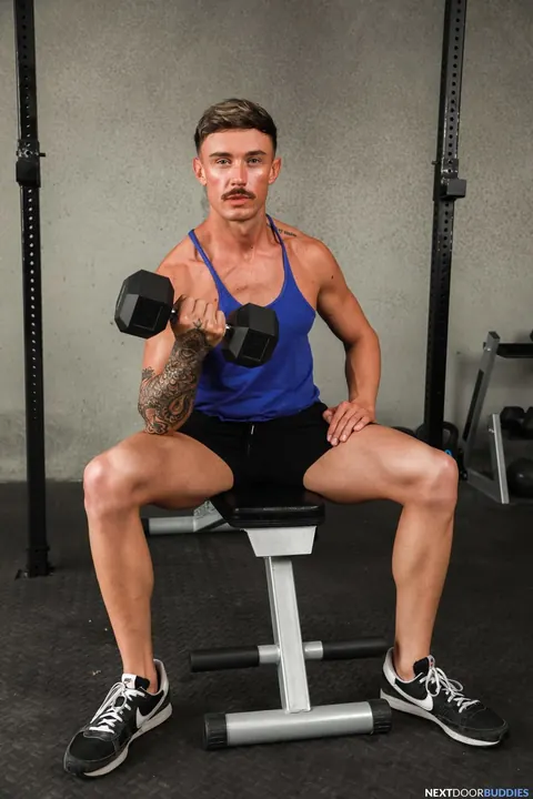 Two Men Strip, Kiss and Fuck in the Gym – photo 1 of 20