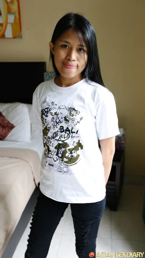 Slim Filipina Shows Her Hairy Pussy Then Fucks – photo 2 of 20