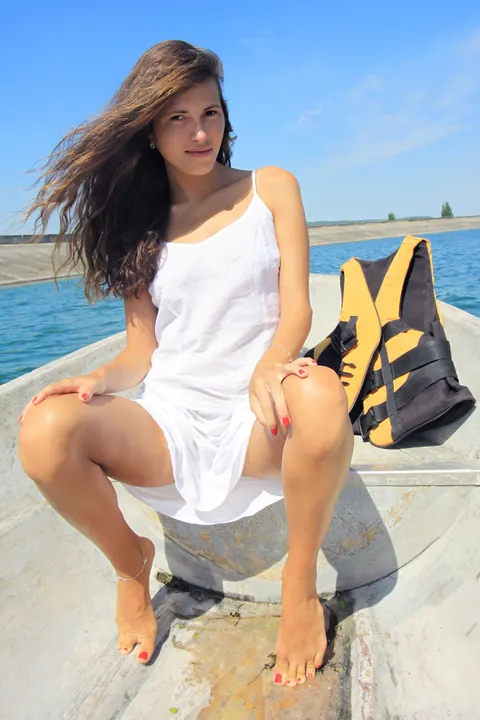 Woman Spreads Her Legs and Bends Over Outdoors – photo 1 of 21