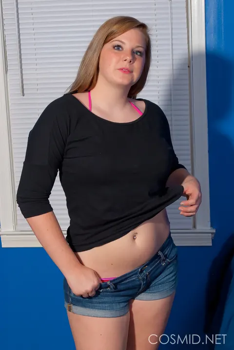 Jessica Case: Curvy Redhead Removes Her Bikini Top to Free Huge Breasts – photo 4 of 16