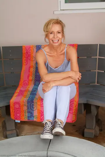 Marie Kelly – Slim Blonde MILF Strips Nude and Spreads Her Hairy Pussy
