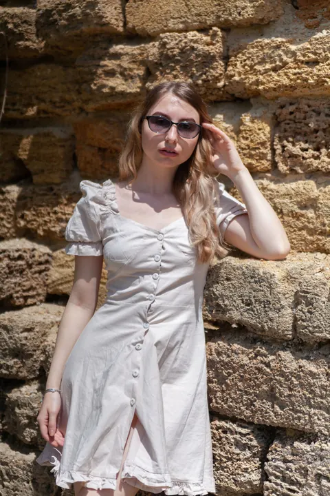 Woman in Glasses Strips Outdoors and Spreads Her Legs – photo 2 of 21
