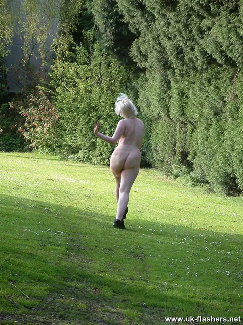 Curvy British MILF Strips Out of Her Lingerie in a Public Park – photo 11 of 12