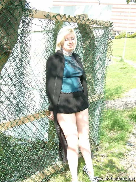 Curvy British MILF Strips Out of Her Lingerie in a Public Park – photo 1 of 12