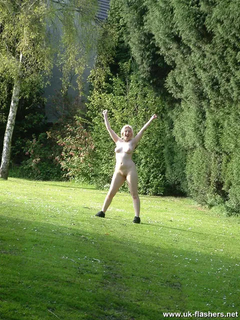 Curvy British MILF Strips Out of Her Lingerie in a Public Park – photo 12 of 12