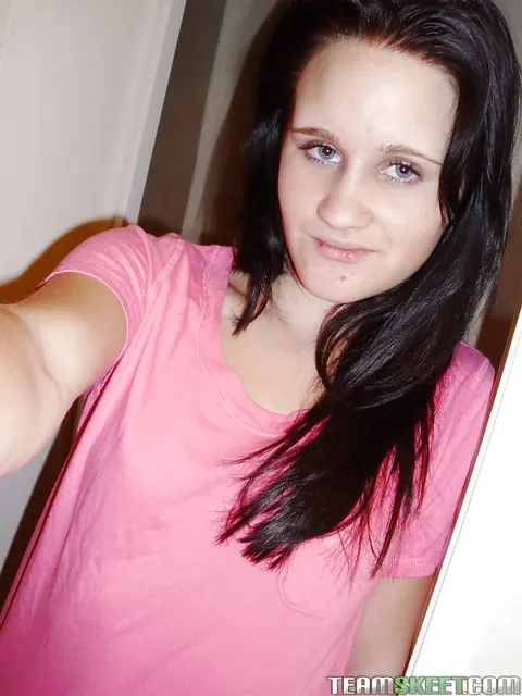 Daisy Cums: Redhead Amateur Reveals Her Natural Tits and Spreads Her Pussy – photo 1 of 16